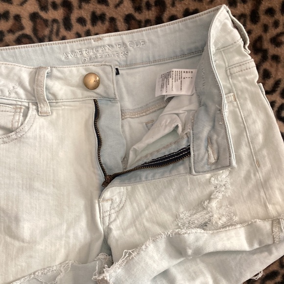 2 for $30 AMERICAN EAGLE Shorts Women’s Size 6 AEO Denim Shorts Hi Rise Shortie - Picture 7 of 13